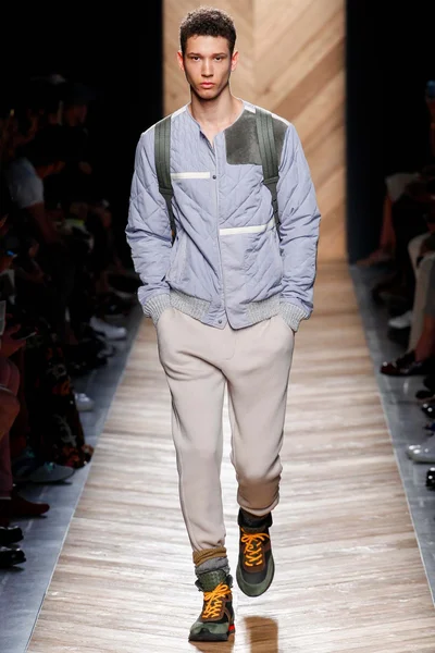 Look 25